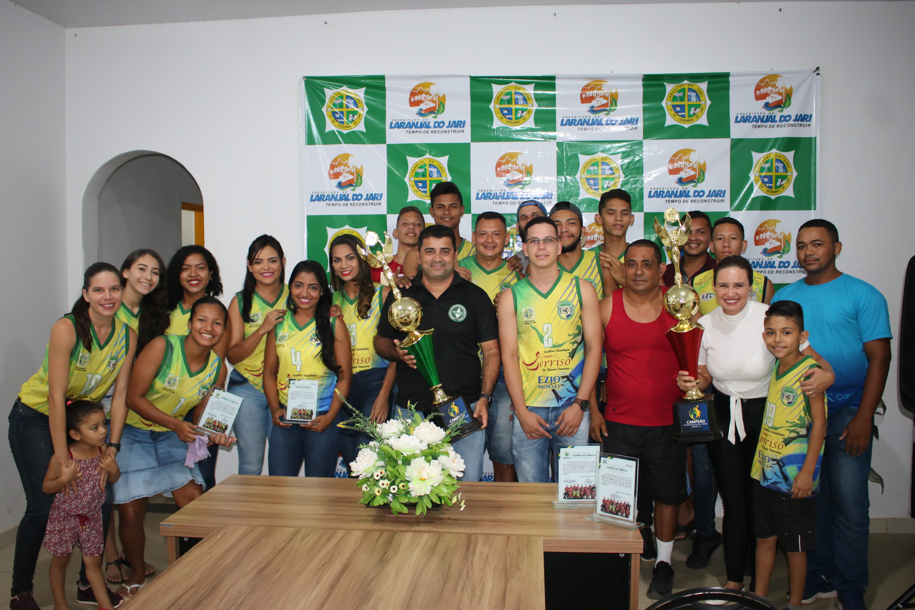 Equipe do voleibol masculino e feminina do município é homenageada pela Prefeitura Municipal de Laranjal do Jari